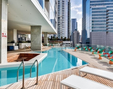 301 West Ave - Photo Thumbnail 19