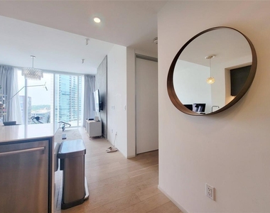301 West Ave - Photo Thumbnail 2