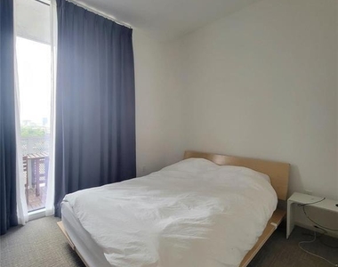 301 West Ave - Photo Thumbnail 11