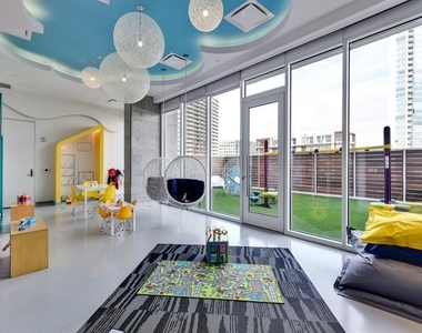 301 West Ave - Photo Thumbnail 26