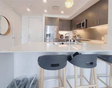301 West Ave - Photo Thumbnail 3