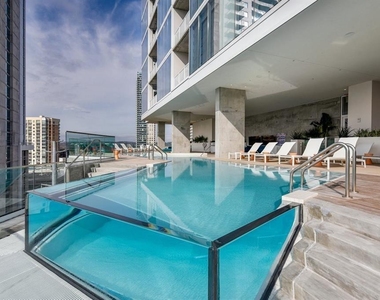 301 West Ave - Photo Thumbnail 20