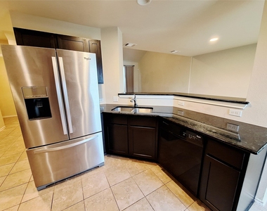 220 Westminster Dr - Photo Thumbnail 7