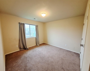 220 Westminster Dr - Photo Thumbnail 13