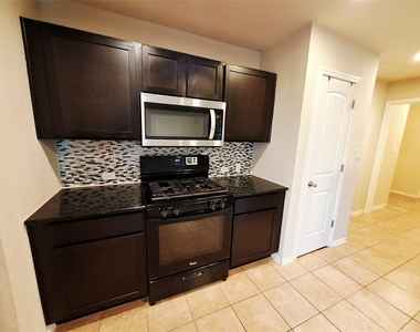 220 Westminster Dr - Photo Thumbnail 6