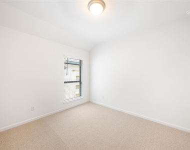 186 Blackborrow Dr - Photo Thumbnail 12