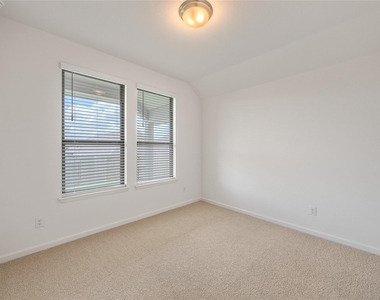 186 Blackborrow Dr - Photo Thumbnail 8