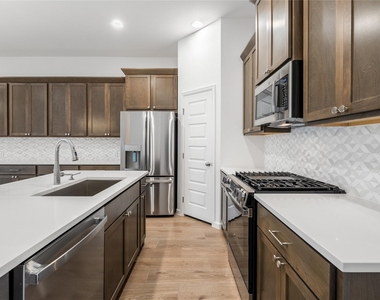 186 Blackborrow Dr - Photo Thumbnail 4