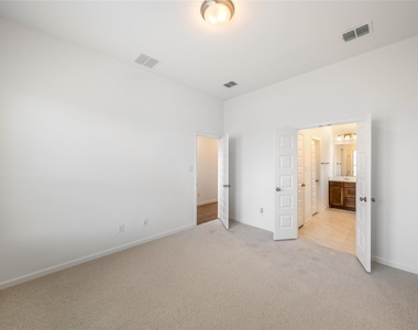 186 Blackborrow Dr - Photo Thumbnail 6