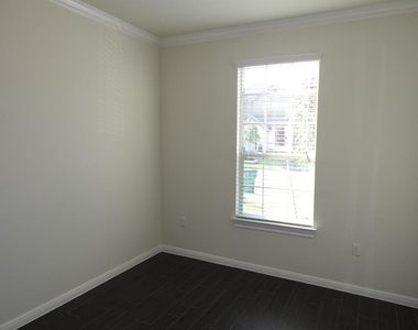 9903 Quercia Dr - Photo Thumbnail 19