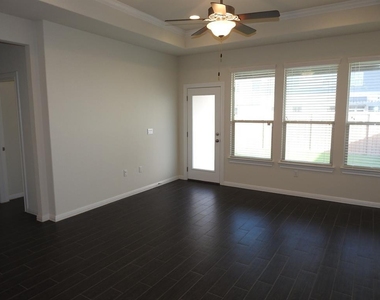 9903 Quercia Dr - Photo Thumbnail 4