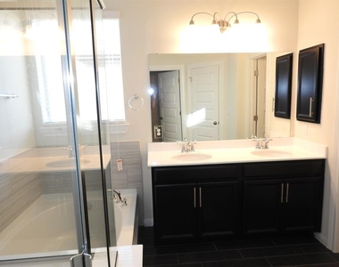 9903 Quercia Dr - Photo Thumbnail 12