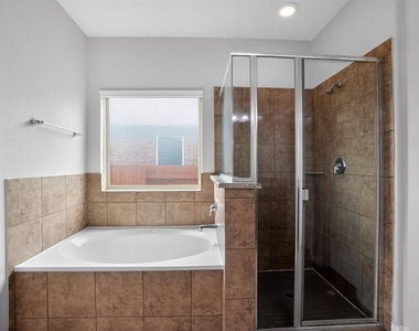 348 Vista Gardens Dr - Photo Thumbnail 15