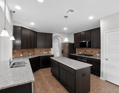 348 Vista Gardens Dr - Photo Thumbnail 5