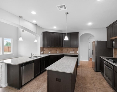 348 Vista Gardens Dr - Photo Thumbnail 3