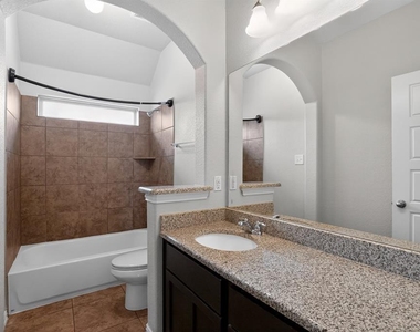 348 Vista Gardens Dr - Photo Thumbnail 16