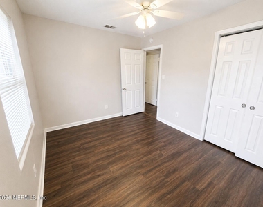 10415 Briarcliff Road E - Photo Thumbnail 15