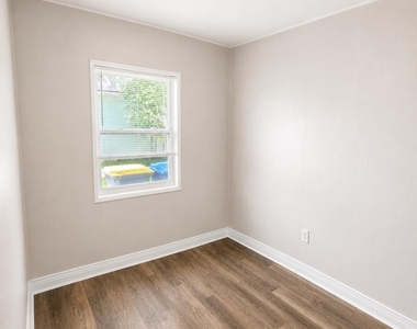 10415 Briarcliff Road E - Photo Thumbnail 2