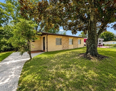 10415 Briarcliff Road E - Photo Thumbnail 9