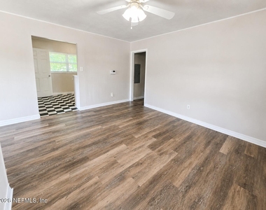 10415 Briarcliff Road E - Photo Thumbnail 1