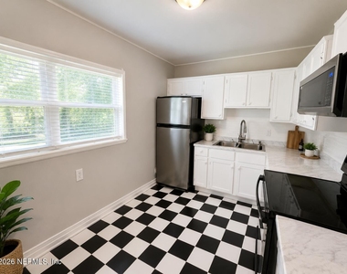 10415 Briarcliff Road E - Photo Thumbnail 5