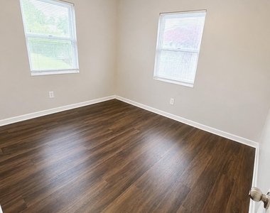 10415 Briarcliff Road E - Photo Thumbnail 13