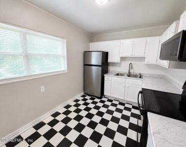 10415 Briarcliff Road E - Photo Thumbnail 4