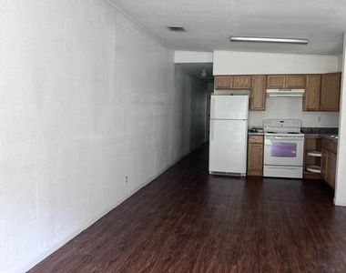 991 Southern Villas Drive - Photo Thumbnail 4