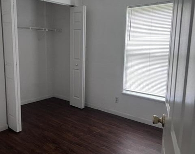 991 Southern Villas Drive - Photo Thumbnail 8