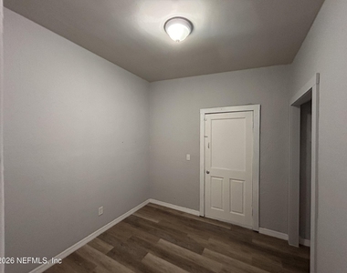 1648 N Loyola Drive - Photo Thumbnail 5