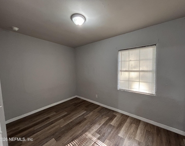 1648 N Loyola Drive - Photo Thumbnail 7