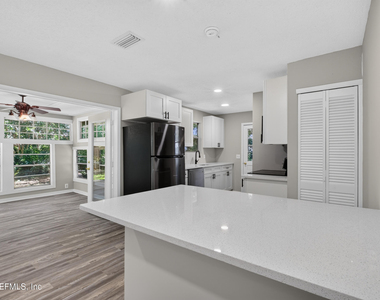 417 S Pine Avenue - Photo Thumbnail 11