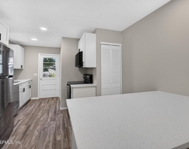 417 S Pine Avenue - Photo Thumbnail 16