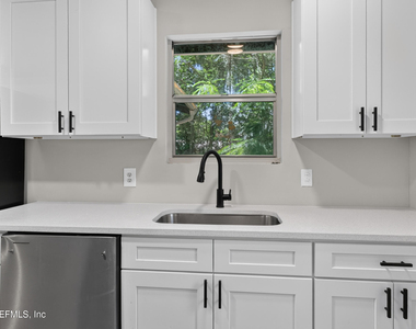 417 S Pine Avenue - Photo Thumbnail 20