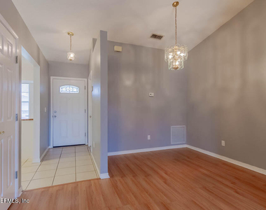 7760 W Allspice Circle - Photo Thumbnail 11