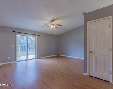 7760 W Allspice Circle - Photo Thumbnail 12