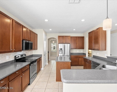12174 Wynfeild Lakes Circle - Photo Thumbnail 5