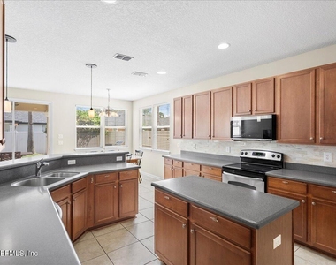 12174 Wynfeild Lakes Circle - Photo Thumbnail 9