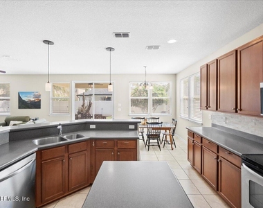 12174 Wynfeild Lakes Circle - Photo Thumbnail 4