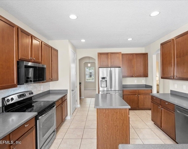12174 Wynfeild Lakes Circle - Photo Thumbnail 12