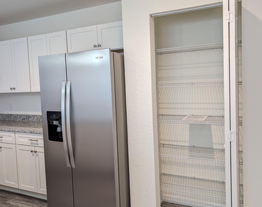 821 Ne 10th Street - Photo Thumbnail 5