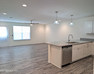 821 Ne 10th Street - Photo Thumbnail 2
