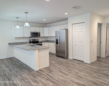 821 Ne 10th Street - Photo Thumbnail 4