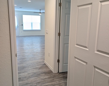 821 Ne 10th Street - Photo Thumbnail 7
