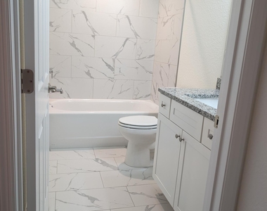 821 Ne 10th Street - Photo Thumbnail 11