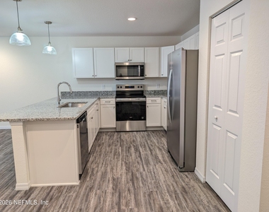 821 Ne 10th Street - Photo Thumbnail 3