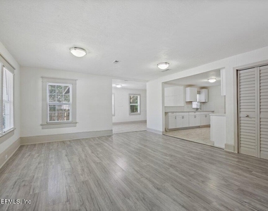 3058 Rosselle Street - Photo Thumbnail 4