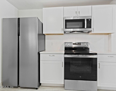 3058 Rosselle Street - Photo Thumbnail 9