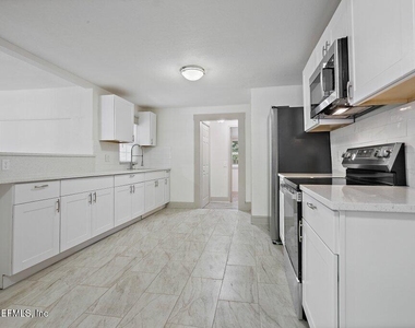 3058 Rosselle Street - Photo Thumbnail 8