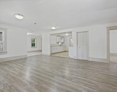 3058 Rosselle Street - Photo Thumbnail 3